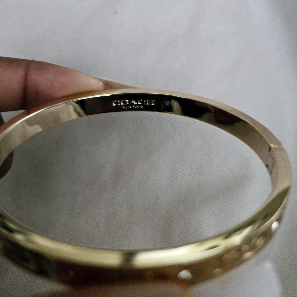 Elegant Gold Bangle Bracelet - Picture 4 of 4